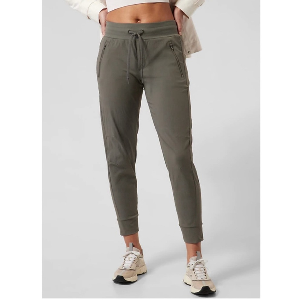 Athleta Trekkie North Jogger Pants in Mountain Olive Green Size 2
